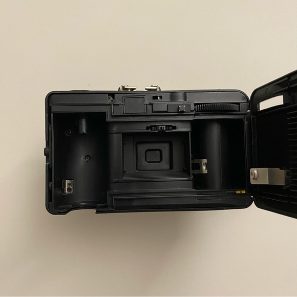 Lomography Fisheye 2 Film Camera 35mm - Picture 2 of 8